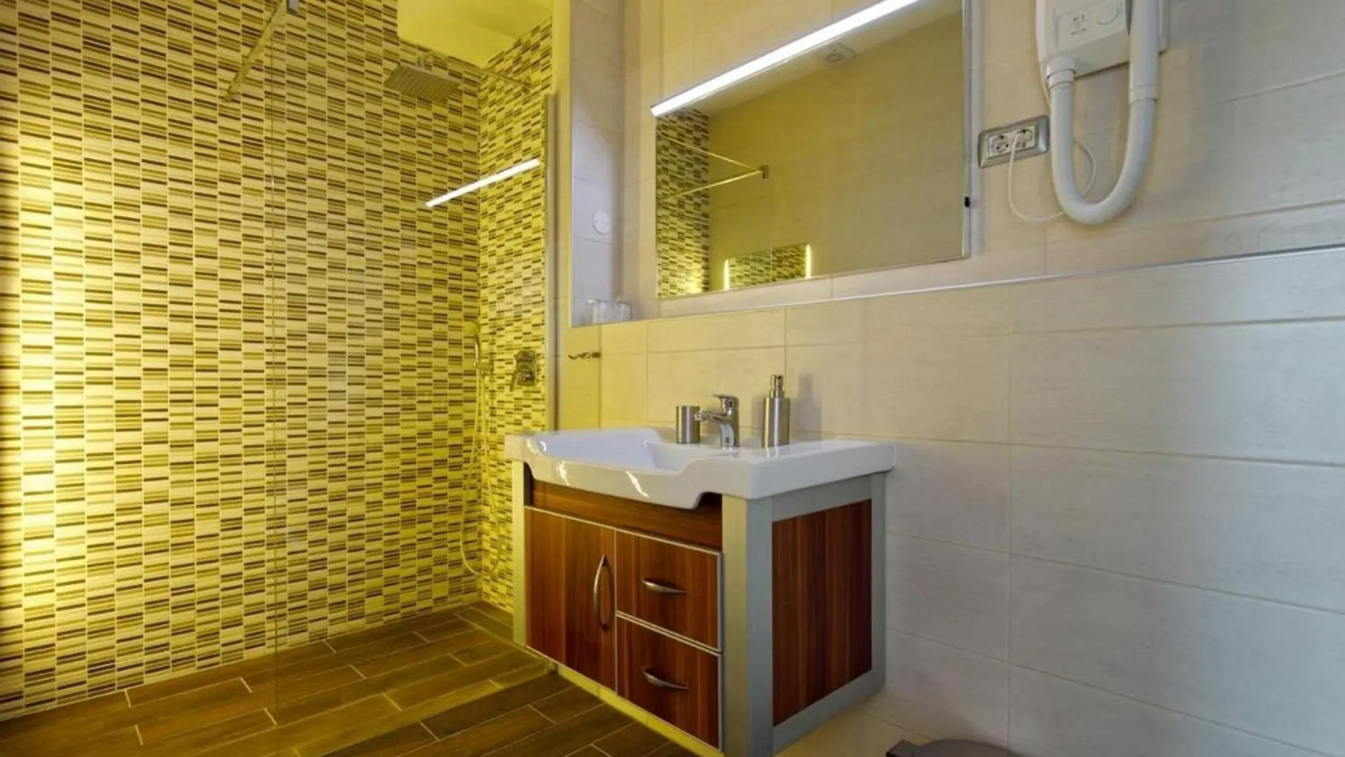 Nice Beach Apartments For 3 Adults Croatia