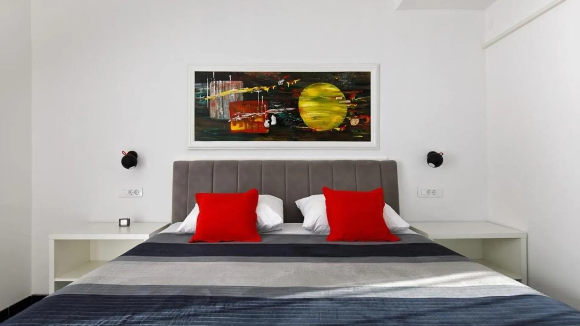 Nice Beach Apartments For 3 Adults Split